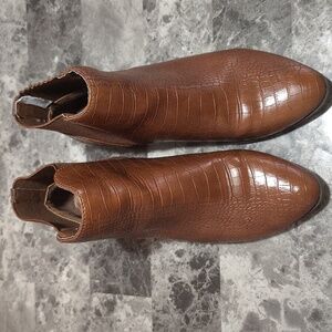 Bamboo brown leathery ankle booties size 6 1/2